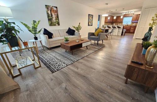 Lawsona - Fern Creek House | Bungalow DT by Lake Eola KIA center Sleeps 12