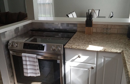 Kissimmee Cottage | Charming 2-bedroom Country Cottage in Kissimmee with private parking