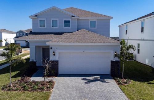 Davenport House | Charming 5BD Home All suites with Pool and BBQ Grill