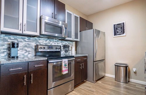 Southeast Orlando Apartment | Chic 2-bedroom apartment in amazing Orlando with WiFi, AC, fitness room and pool