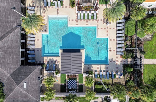 Southeast Orlando Apartment | Chic 2-bedroom apartment in amazing Orlando with WiFi, AC, fitness room and pool
