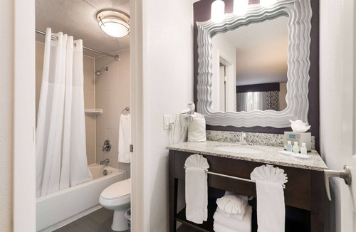 Florida Center Hotel | Clarion Inn & Suites Across From Universal Orlando Resort