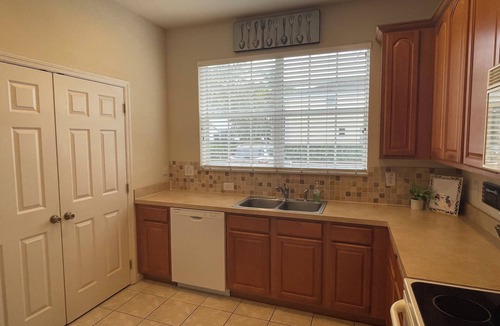Trafalgar Village House | Close, gated, cozy condo 3 bedroom 3 bath. Close to attractions yet peaceful.