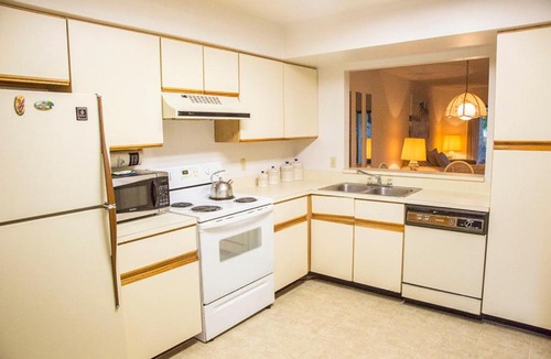 Ventura Apartment | Clubview Two-Bedroom Condo #2957