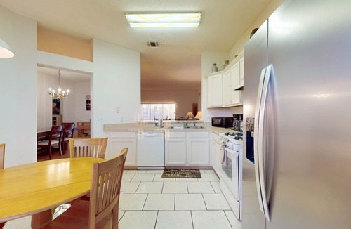Esprit House | Comfortable home with solarium, pool & access to lake & Disney World