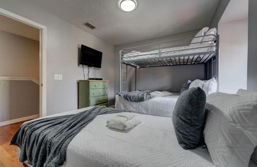 Crestwynd Bay House | Comfy Townhome Minutes from Disney