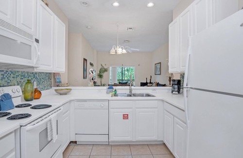 Bahama Bay Condo | Communal Pool, 20 Minutes To Disney, Splash Area & Restaurants