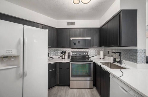 Ventura House | Condo w/Pool + Gym + Golf + Jacuzzi + Game Areas!