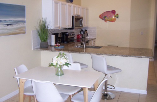 Loughman Villa | CONTEMPORARY 5 BEDROOM POOL/SPA HOME. GREAT PLACE TO SPEND PRIVATE FAMILY TIME