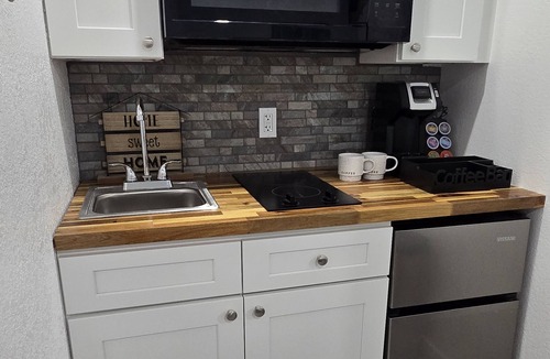 Altamonte Springs Apartment | Cozy 1-bedroom apartment with WiFi, and amenities in charming Altamonte Springs