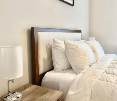 Loughman Apartment | Cozy Modern 1 Bedroom Apartment
