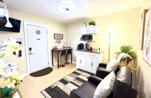 Orlando House | Cozy Private Apartment - Stylish & Spotless