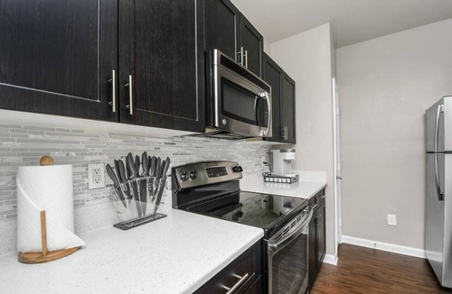South Eola Apartment | Cozy retreat getaway! Family-sized | By Lake Eola