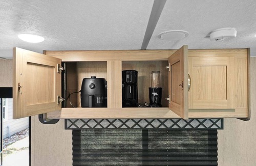 Lake Como House | Cozy RV Retreat Fast Wi-Fi & Pet-Friendly