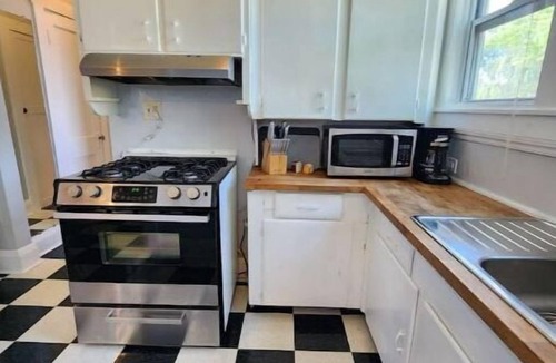Colonialtown North House | Cozy Vintage Bungalow @Mills50 District