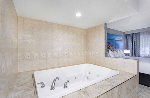 Fern Park Hotel | Days Inn by Wyndham N Orlando/Casselberry