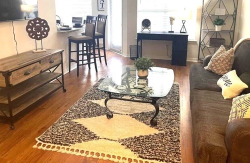 Airport North Apartment | Deluxe 1br1ba Apartment home