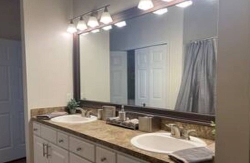 Airport North Apartment | Deluxe 1br1ba Apartment home