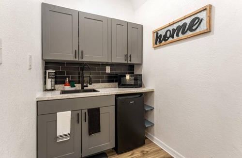 Orlando House | Disney Getaway | Cozy 1BR w/Wi-Fi + Pet-Friendly