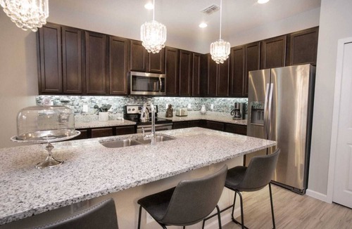 Kissimmee House | DISNEY LUXURIOUS/5BD/POLL SONOMA WHITEROSE VILLA LUXURY MEETS AFFORDABILITY