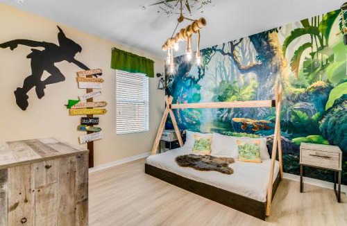 Loughman House | Disney Themed Home with PRIVATE HEATED POOL and Community Water Park