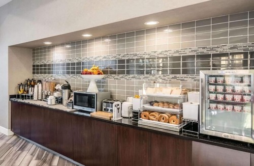 Airport North Hotel | Double Bed Room | Great for Families | Free Breakfast & Shuttle | Onsite Pool