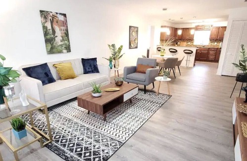 Lake Cherokee House | Downtown Bungalow by Lake Eola. Charming. Sleeps 10 near KIA center