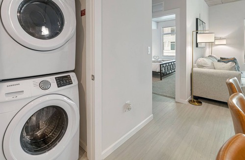 Callahan Apartment | Downtown King Bed Get Away w/Pool & Parking 01