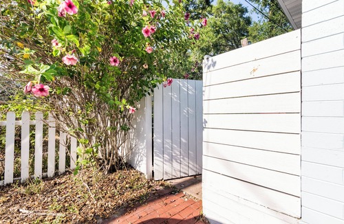 Colonialtown South House | Downtown Walkable WFH with free Washer and Dryer Private Bed & Bath