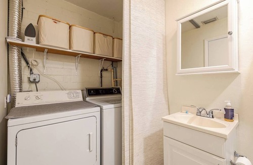 Colonialtown South House | Downtown Walkable WFH with free Washer and Dryer Private Bed & Bath