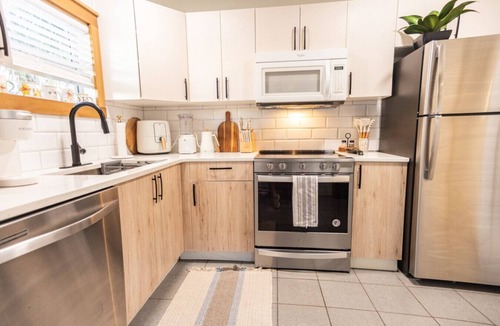 South Eola House | DT505 - Downtown Orlando Monthly Rental | Modern 1BR Bungalow