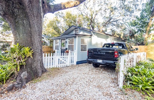 South Eola House | DT505 - Downtown Orlando Monthly Rental | Modern 1BR Bungalow