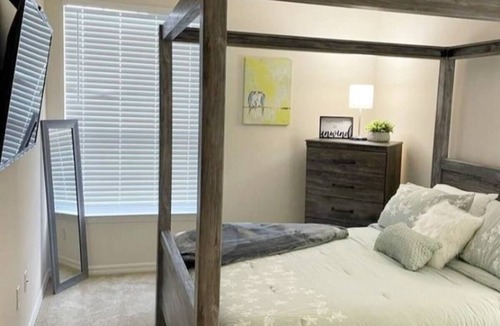Airport North Apartment | Easy takeoffs