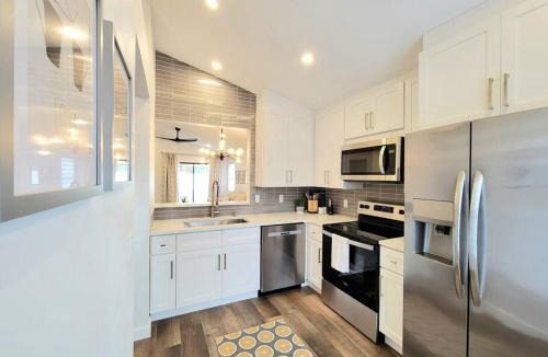Orlando Apartment | Elegant Cozy Spot to unwind! UCF/MCO/Parks/Beach
