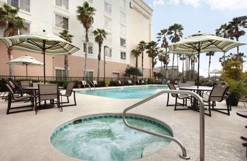 Airport North Hotel | Embassy Suites by Hilton Orlando Airport