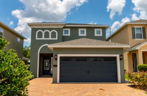 West Kissimmee House | Encore Resort 5 Bedroom Vacation Home with Pool (2007)