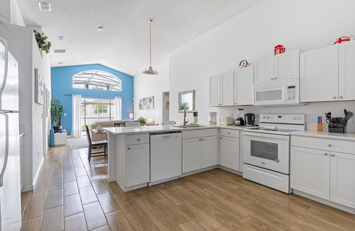 Seasons House | Entertaining Game Room 4BR Near Disney