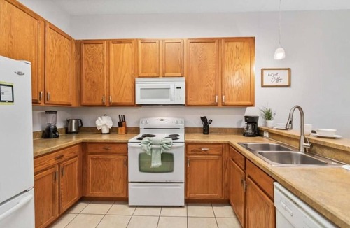 Bahama Bay Condo | Entire 3 Bed Condo w/Balcony & Resort Pool Access