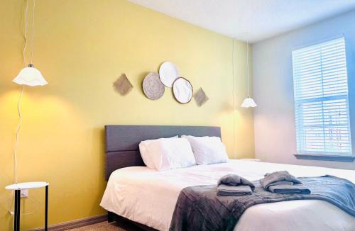 Kissimmee Apartment | Entire Apartment with Comfy King Bed, Pets Allowed, 15 Min to Parks, Resort-Style Amenities