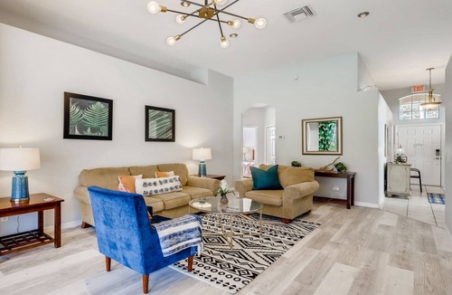 Calabay Parc Villa | Exquisite 4 bed 3 bath Pool Home with Games Room| Carpet Free!