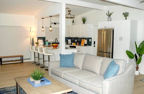 Lake Underhill House | Exquisite Luxury Villa with Pool in Prime Location