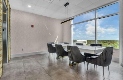 South Eola Apartment | Exquisite New Large 3BD2BTH
