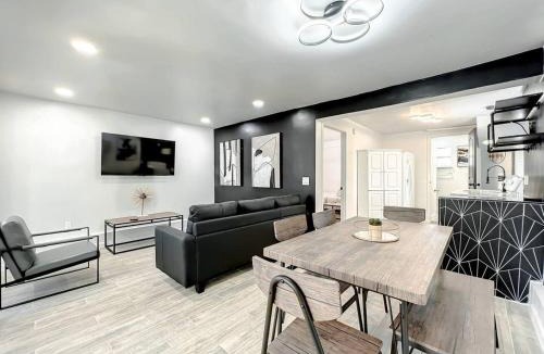 Wadeview Park House | Family-friendly 2br Wi-fi Pets Near Disney