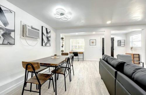 Wadeview Park House | Family-friendly 2br Wi-fi Pets Near Disney