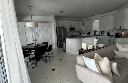 Vista East House | Family friendly! Close to MCO, Disney, Universal, NASA, beaches, and more!
