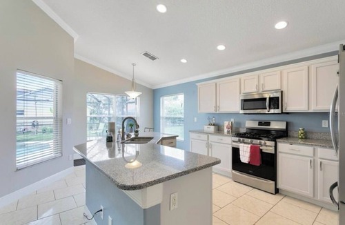 Orange Tree House | Family-friendly spacious 4bedroom house in Clermont with WiFi, AC & private pool