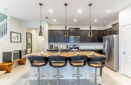 Four Corners House | Family Fun, Lazy River, Pool, Disney 15 min away