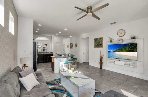 Loughman House | Family Resort - 5BR Resort Home - Private Pool, Hot Tub And BBQ!