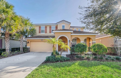 Loughman House | Family Resort - 5BR Resort Home - Private Pool, Hot Tub And BBQ!