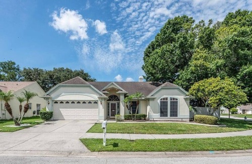 Ventura House | *Flexible Policies*- Luxurious Orlando Home in Gated Golf Community